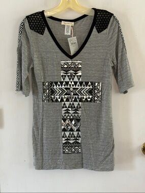 Angels & Diamonds grey short sleeve knit top metallic cross graphic bling Size M